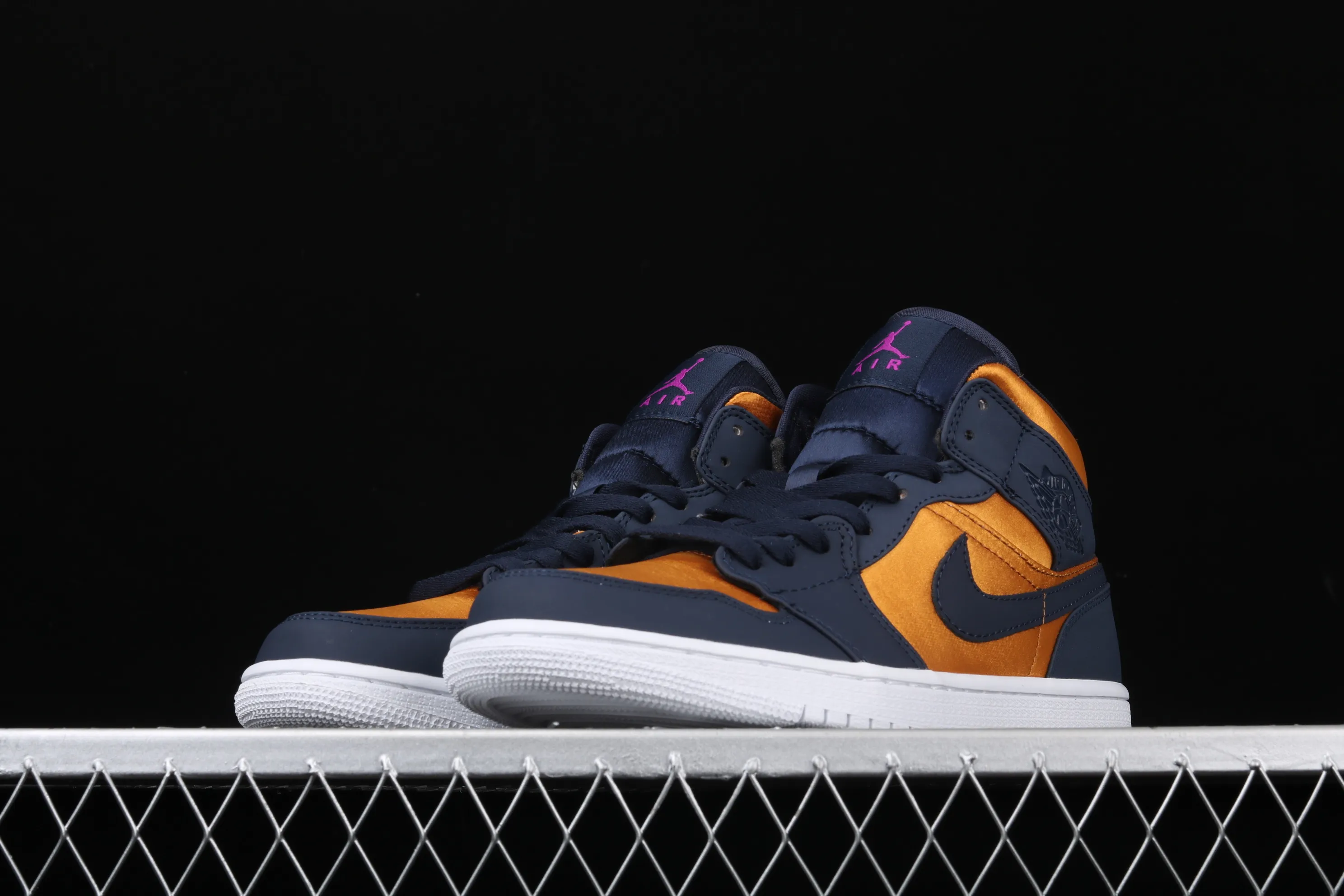 All categories Air Jordan Jordan series basketball shoes Air Jordan 1 Mid Air Jordan 1 Mid AJ1 Joe 1 blue gold silk basketball shoes 852542-401